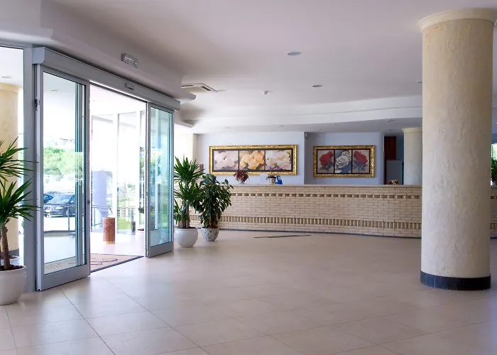 Roses מלון רוזטו דליי אברוצי